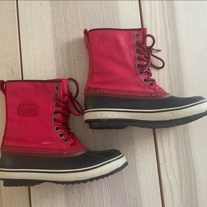 Waterproof felt-lined red canvas Sorel boots